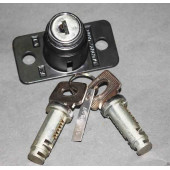 Замок багажника ВАЗ 21099 в сборе с личинками <b>ДААЗ 21099-6100045-10</b>