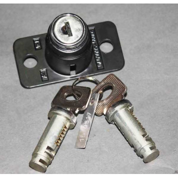 Замок багажника ВАЗ 21099 в сборе с личинками <b>ДААЗ 21099-6100045-10</b>