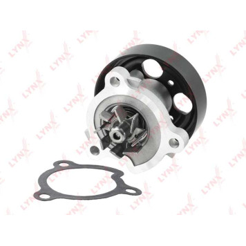 Помпа водяная подходит для NISSAN Teana(J31/J32) 2.0-2.5 03> / Murano(Z50) 2.5 04-07 / Primera(P12) 2.0-2.5 02> / X-Trail(T30/T31) 2.0-2.5 01> / AD(Y11) 2.0 03-05 / Altima(L31/L32) 2.5 01- <b>LYNXAUTO CW-0016</b>