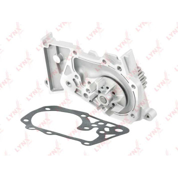 Помпа водяная подходит для RENAULT Duster 1.6 10> / Logan I-II 1.4-1.6 09> / Sandero I-II 1.4-1.6 09> / Clio II-III 1.4-1.6 99> / Fleunce 1.6 10> / Kangoo I-II 1.6 01> / Laguna I-II 1.6 97 <b>LYNXAUTO CW-0075</b>