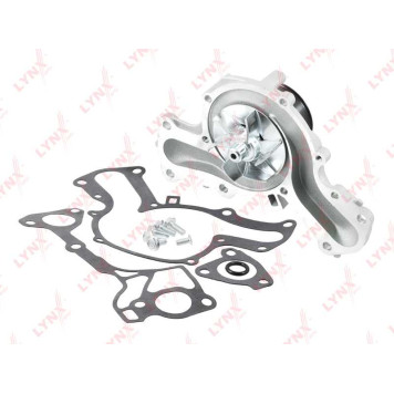 Помпа водяная подходит для MITSUBISHI Pajero III-IV 3.0-3.8 01> / Pajero Sport II 3.5 08> / L200(KA/KB) 3.5 07-15 <b>LYNXAUTO CW-0157</b>
