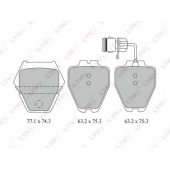 Колодки тормозные дисковые передний для AUDI A6(4B2,4B5,C5), A8(4D2,4D8) <b>LYNXauto BD-1218</b>