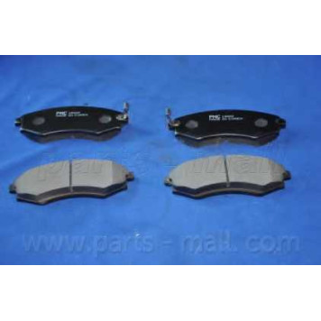 Колодки тормозные дисковые передний для HYUNDAI COUPE(RD), LANTRA(J-1,J-2) / SSANGYONG KORANDO(KJ), MUSSO(FJ) <b>PARTS-MALL PKA-002</b>-1
