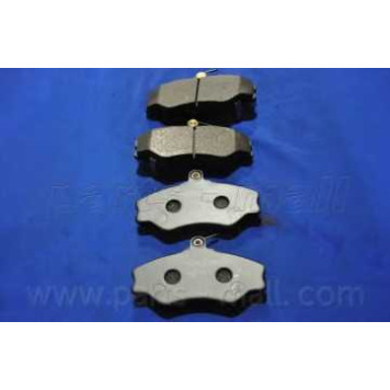 Колодки тормозные дисковые передний для HYUNDAI GRACE, PORTER <b>PARTS-MALL PKA-005</b>-3