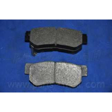 Колодки тормозные дисковые задний для HYUNDAI GETZ(TB), MATRIX(FC), SANTA FE(SM), SONATA(EF,NF), TUCSON(JM), XG(XG) / KIA MAGENTIS(MG) <b>PARTS-MALL PKA-009</b>-1