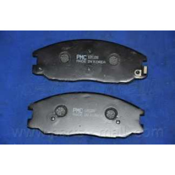 Колодки тормозные дисковые передний для SSANGYONG ACTYON SPORTS(QJ), ACTYON, KYRON, REXTON(GAB#) <b>PARTS-MALL PKA-027</b>-1