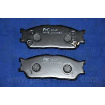 Колодки тормозные дисковые передний для KIA RIO(DC#) <b>PARTS-MALL PKB-017</b>-1