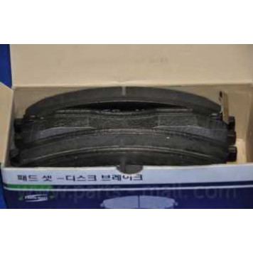 Колодки тормозные дисковые передний <b>PARTS-MALL PKB-024</b>-1