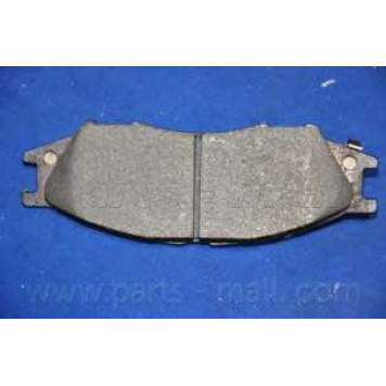 Колодки тормозные дисковые передний для NISSAN ALMERA(N16) <b>PARTS-MALL PKE-004</b>-2