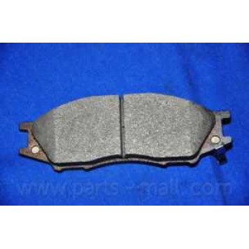 Колодки тормозные дисковые передний для NISSAN ALMERA(N16) <b>PARTS-MALL PKE-004</b>-5