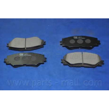 Колодки тормозные дисковые передний для TOYOTA AURIS(ADE15#, NDE15#, NRE15#, ZRE15#, ZZE15#), COROLLA(#E12J#, #E12T#, E15#) <b>PARTS-MALL PKF-010</b>-1