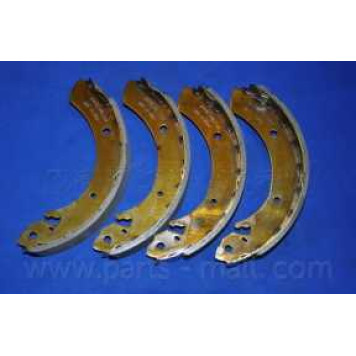 Комплект тормозных колодок задний для HYUNDAI GRACE / SSANGYONG ACTYON SPORTS(QJ), ISTANA, KORANDO(KJ), KYRON, MUSSO(FJ), REXTON(GAB#) <b>PARTS-MALL PLA-006</b>-1