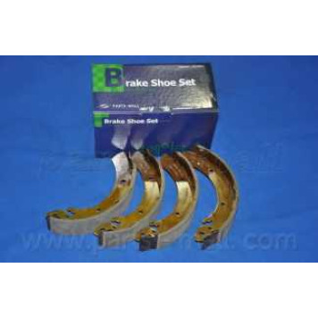 Комплект тормозных колодок задний для HYUNDAI GRACE / SSANGYONG ACTYON SPORTS(QJ), ISTANA, KORANDO(KJ), KYRON, MUSSO(FJ), REXTON(GAB#) <b>PARTS-MALL PLA-006</b>