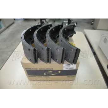 Комплект тормозных колодок задний для HYUNDAI HD LIGHT <b>PARTS-MALL PLA-019</b>