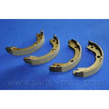 Комплект тормозных колодок задний для HYUNDAI MATRIX(FC), SONATA(NF) / KIA MAGENTIS(MG) <b>PARTS-MALL PLA-028</b>-1