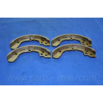 Комплект тормозных колодок задний для KIA RIO(DC#) <b>PARTS-MALL PLB-018</b>-1