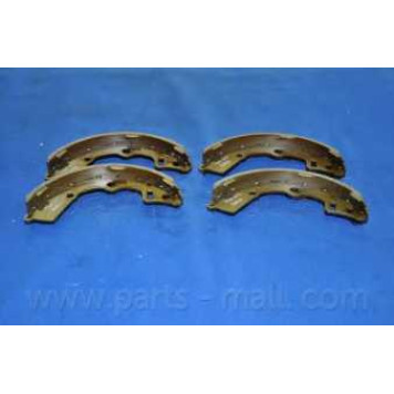 Комплект тормозных колодок задний для KIA PICANTO(BA) <b>PARTS-MALL PLB-030</b>-1