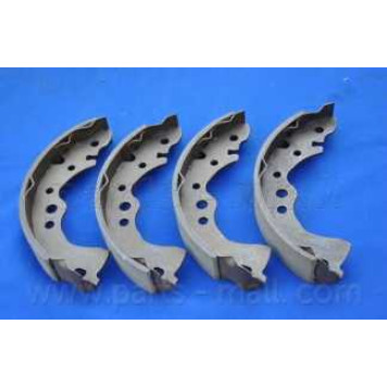 Комплект тормозных колодок задний для NISSAN ALMERA(N16) <b>PARTS-MALL PLE-001</b>-2