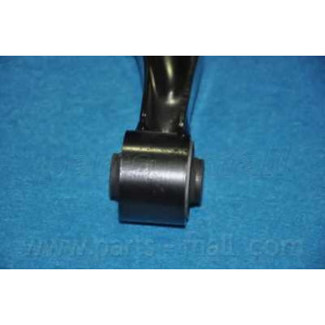 Рычаг независимой подвески колеса PARTS-MALL PXCAA-024UR-6
