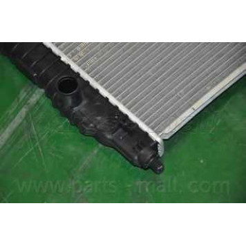 Радиатор охлаждения двигателя PARTS-MALL PXNDC-048-2