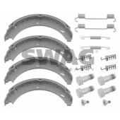 Комплект колодок стояночной тормозной системы SWAG 10 90 8200