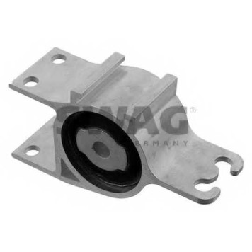 SWAG 10940967 - сайлентблок переднего правого поперечного рычага (с кронштейном)