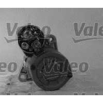 Стартер 0,7кВт для NISSAN ALMERA(N16), ALMERA TINO(V10), PRIMERA(P11,P12,WP11,WP12) <b>VALEO 438137</b>